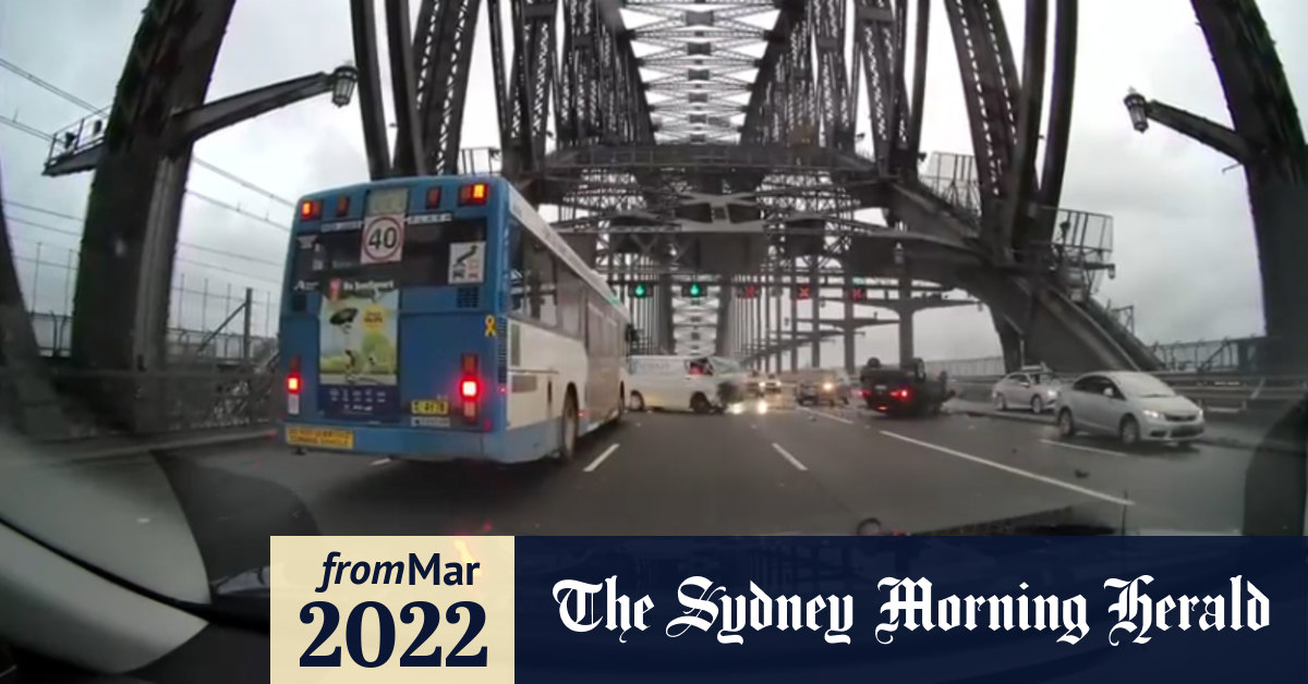 Video Dashcam captures Harbour Bridge crash